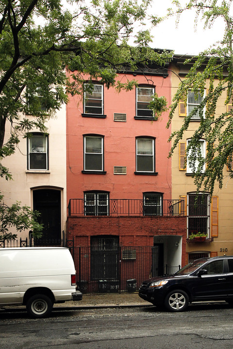 212 E 30th St in New York, NY - Building Photo