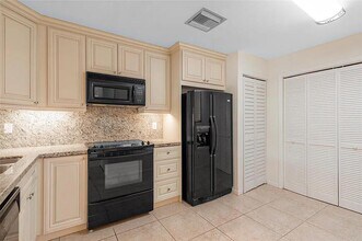 7535 La Paz Blvd, Unit 107 in Boca Raton, FL - Building Photo - Building Photo
