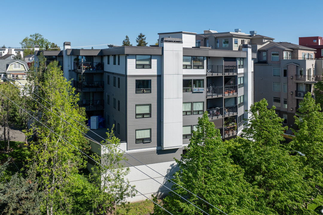 One West Condominiums in Seattle, WA - Foto de edificio