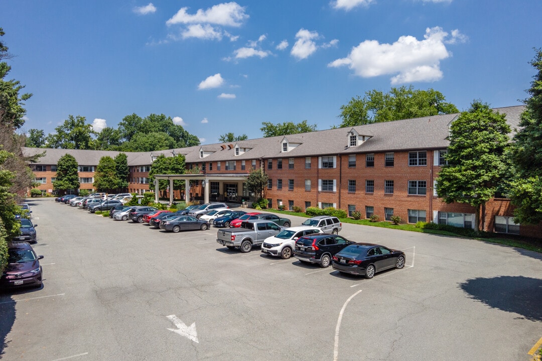 Kenwood Place in Bethesda, MD - Building Photo