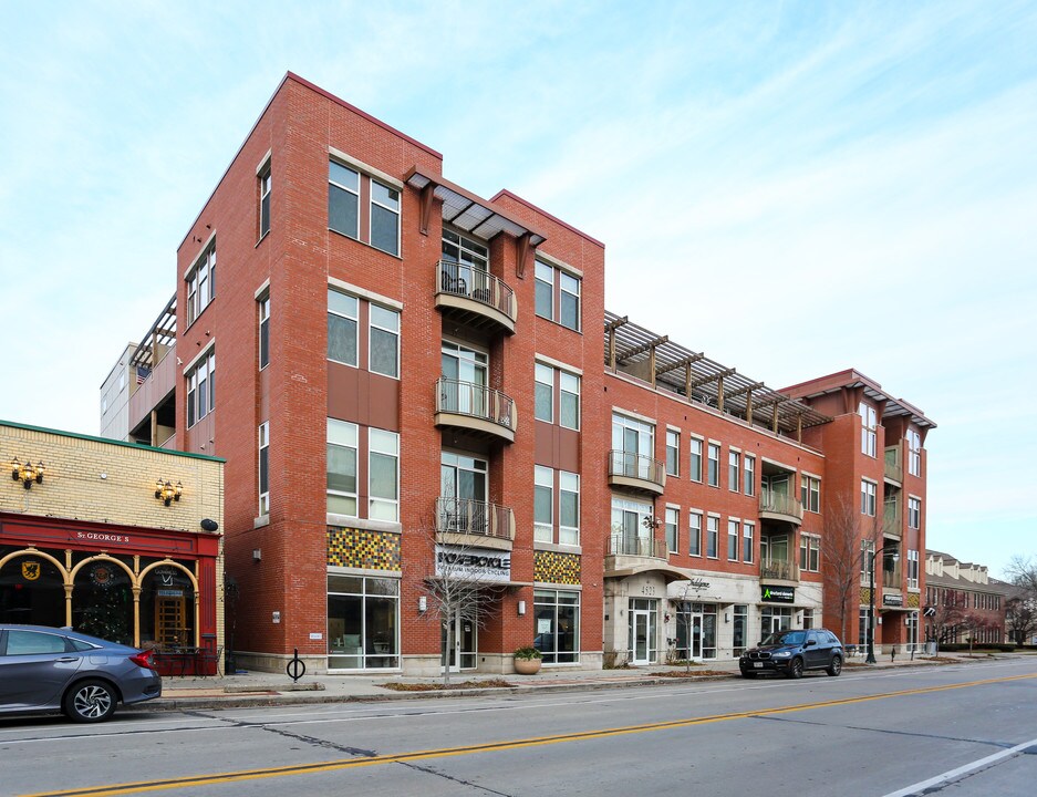 Ravenna in Shorewood, WI - Foto de edificio