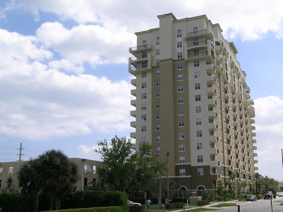 Montecito Palm Beach in West Palm Beach, FL - Building Photo