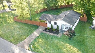 3205 Crislynndale Dr in Nashville, TN - Building Photo - Building Photo