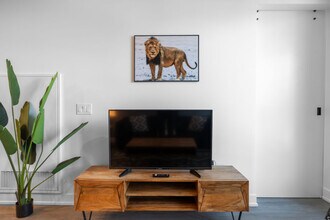 90 Champagne Ave S in Ottawa, ON - Building Photo - Building Photo