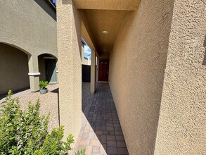 7633 Moore Crk Ln in North Las Vegas, NV - Building Photo - Building Photo