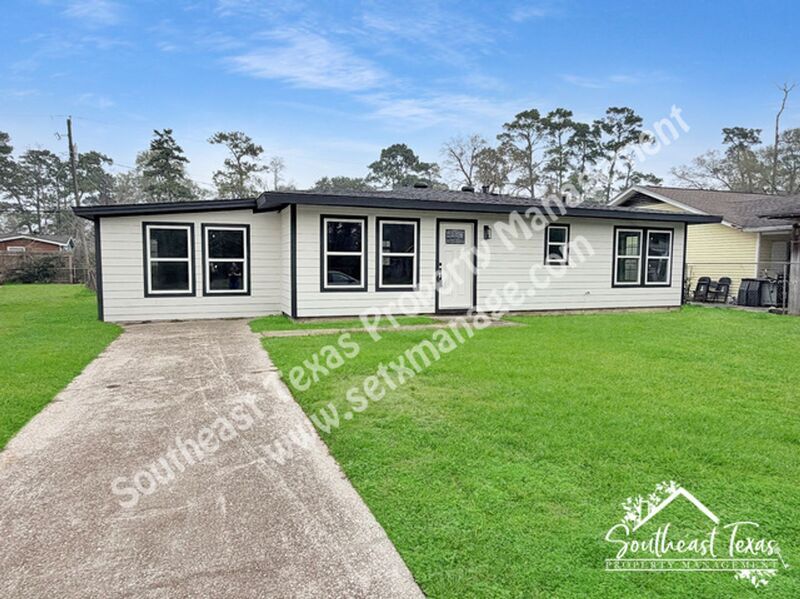 5260 Landry Ln in Beaumont, TX - Building Photo