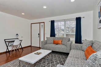 2355 Masters Ln in Round Lake Beach, IL - Building Photo - Building Photo