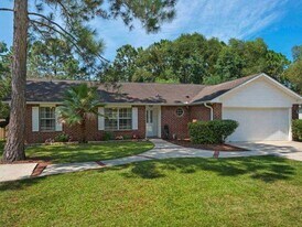 209 Villacrest Dr in Crestview, FL - Building Photo