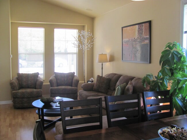 3953 Poinsettia St in San Luis Obispo, CA - Building Photo - Building Photo