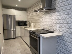 2825 N Los Felices Rd in Palm Springs, CA - Building Photo