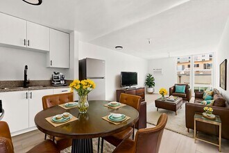 Welcome Home || Apply Now || Newly Remodeled in Los Angeles, CA - Foto de edificio - Interior Photo