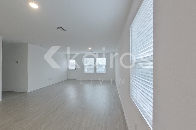 5634 Mountain Point, Unit 3-102 in San Antonio, TX - Building Photo - Building Photo