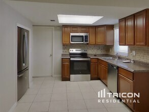 1016 Sagamore Dr in Seffner, FL - Foto de edificio - Building Photo