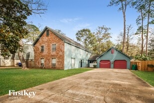 461 Stephen F Austin Dr in Conroe, TX - Building Photo