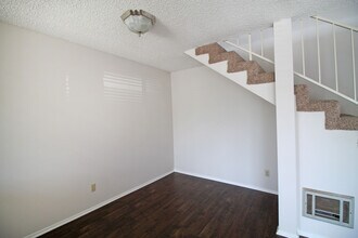 637 Manhattan Beach Blvd in Manhattan Beach, CA - Building Photo - Building Photo