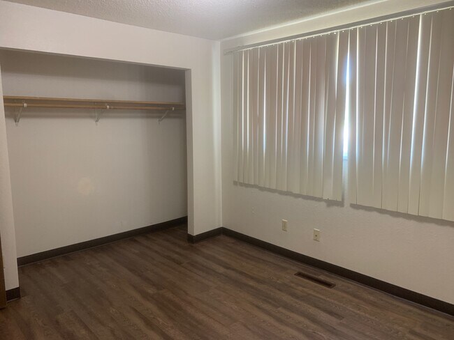 1718 14th Ave W, Unit 10 in Williston, ND - Building Photo - Building Photo