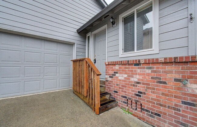 1992 Meadowood Loop in Woodland, WA - Building Photo - Building Photo