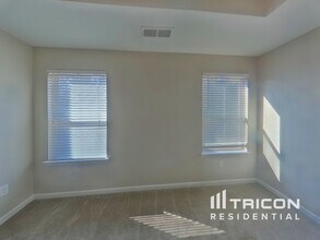 330 Lauren Dr in Fairburn, GA - Building Photo - Building Photo