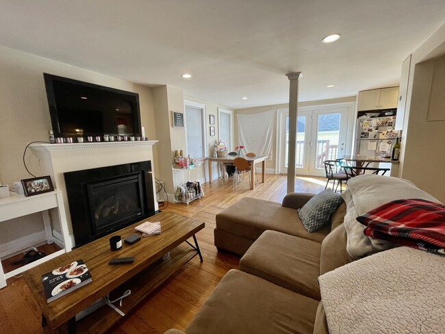 307 Silver St in Boston, MA - Building Photo - Building Photo
