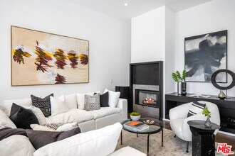 1642 Lindacrest Dr in Beverly Hills, CA - Building Photo - Building Photo