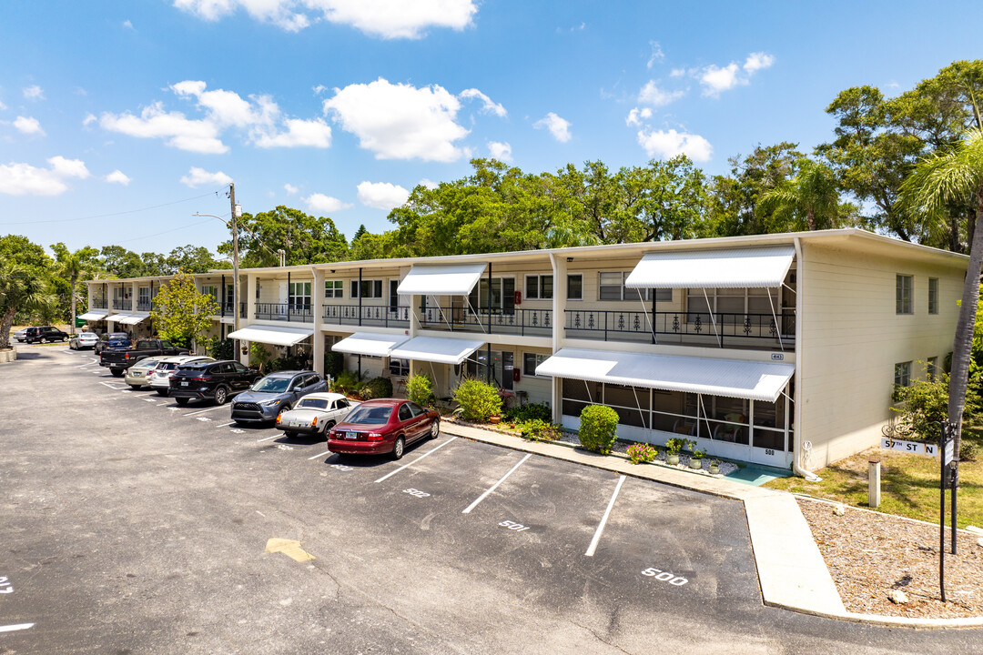 Clearview Oaks Condominiums in Kenneth City, FL - Building Photo