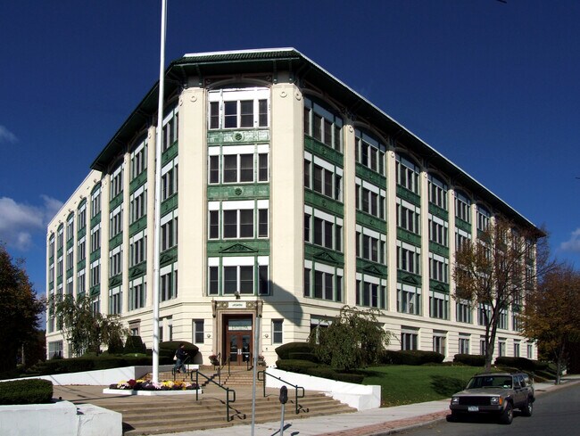 The Landmark in Port Chester, NY - Foto de edificio - Building Photo