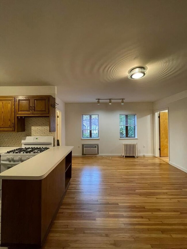 215 Middle Neck Rd Rentals in Great Neck, NY