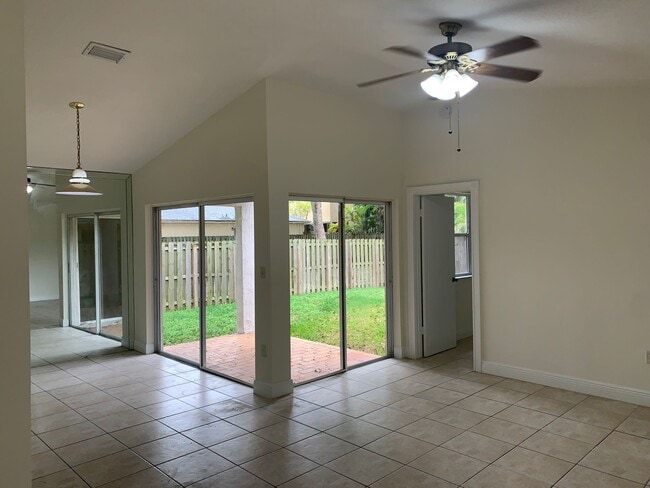 9848 SW 117th Plz in Miami, FL - Building Photo - Building Photo