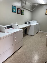 1590 W Palm Ln in Anaheim, CA - Foto de edificio - Building Photo