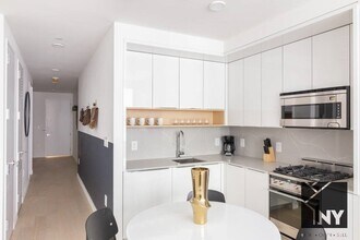 15 Platt St in New York, NY - Building Photo - Building Photo