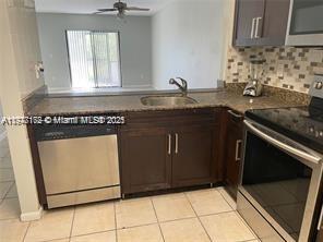 870 NE 207th Terrace in Miami, FL - Building Photo - Building Photo