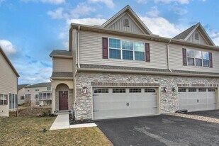 248 W View in Carlisle, PA - Building Photo