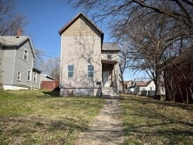 511 E Illinois Ave in Peoria, IL - Building Photo