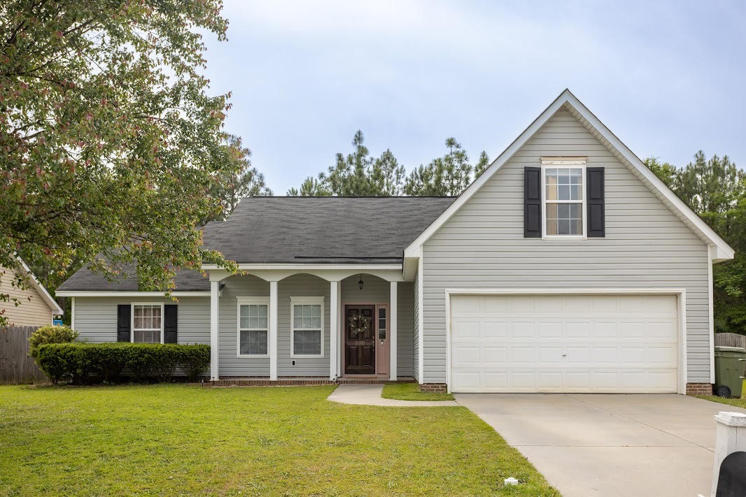 590 Batty Way in Sumter, SC - Foto de edificio