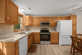 53 Azarian Rd in Salem, NH - Building Photo - Building Photo