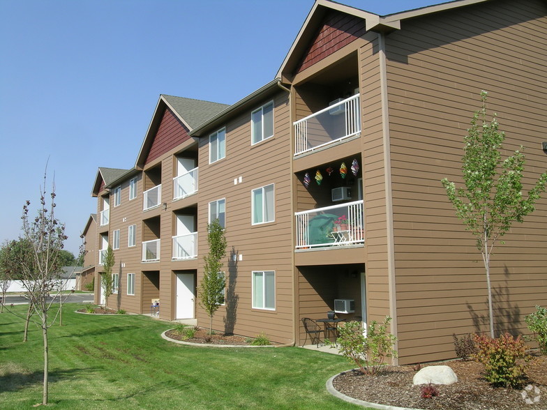 Twin Pines Apartments in Spokane, WA - Building Photo