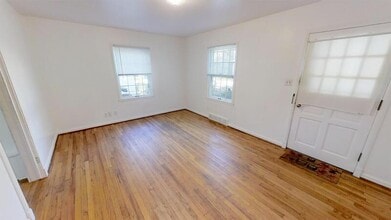 910 Sylvan Ave in Ann Arbor, MI - Building Photo - Building Photo