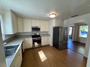 915 Lincoln St in Redding, CA - Building Photo - Building Photo