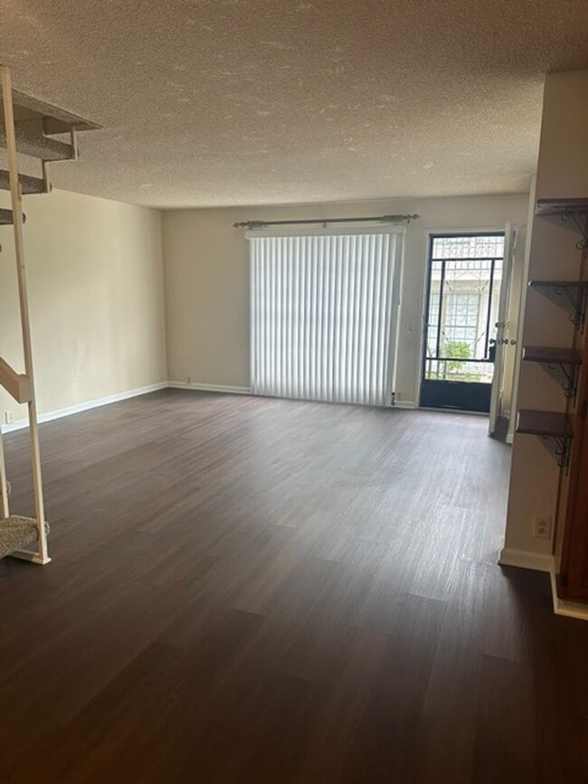 9568 Easter Way in San Diego, CA - Building Photo - Building Photo