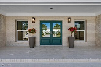 440 Kingstown Dr in Naples, FL - Building Photo - Building Photo