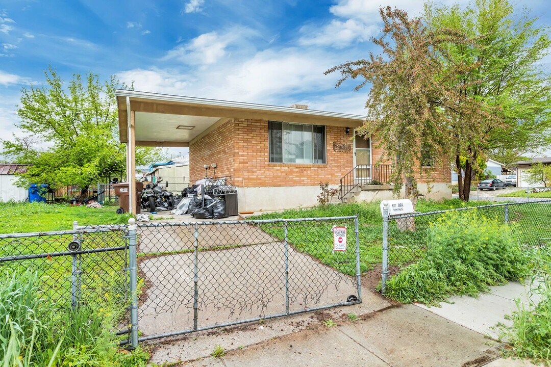 8177 Darin St in Midvale, UT - Building Photo