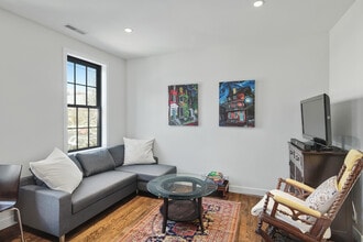 240 Fulton St in Philadelphia, PA - Building Photo - Building Photo