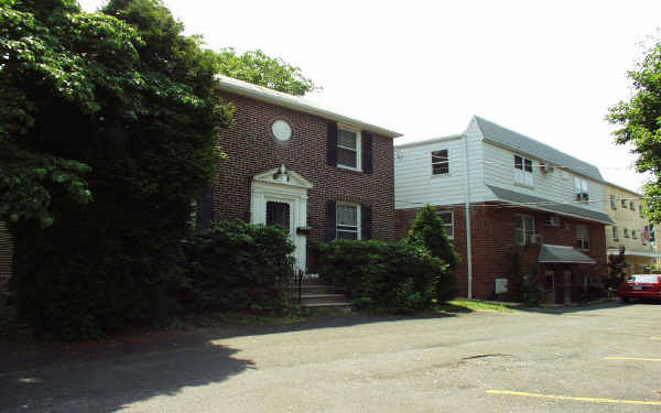 1020-1024 Fox Chase Rd in Jenkintown, PA - Building Photo