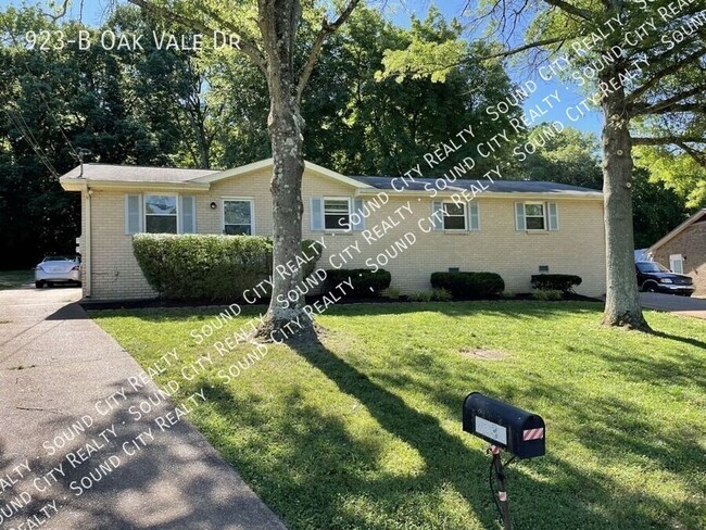 property at 923 Oak Vale Dr