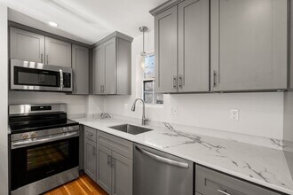 25 Arlington Rd, Unit 3 in Woburn, MA - Foto de edificio - Building Photo