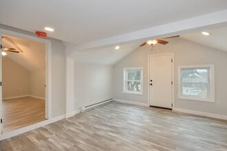 9 Cottage Ct, Unit 3 in Middleboro, MA - Building Photo - Building Photo