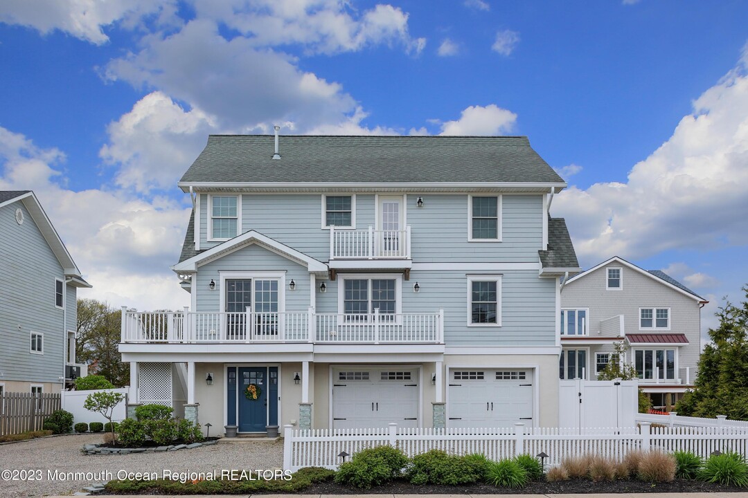 912 Ocean Ave in Mantoloking, NJ - Building Photo