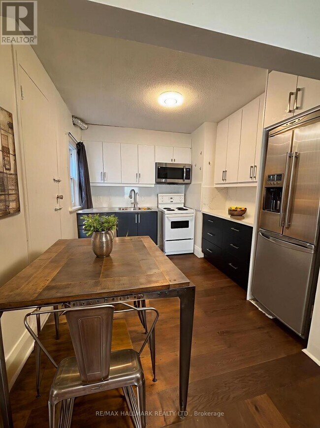 1616A Bloor St in Toronto, ON - Building Photo - Building Photo