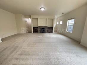 659 NE Adwick Dr in Beaverton, OR - Building Photo - Building Photo