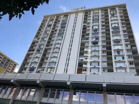 747 Amana St in Honolulu, HI - Building Photo